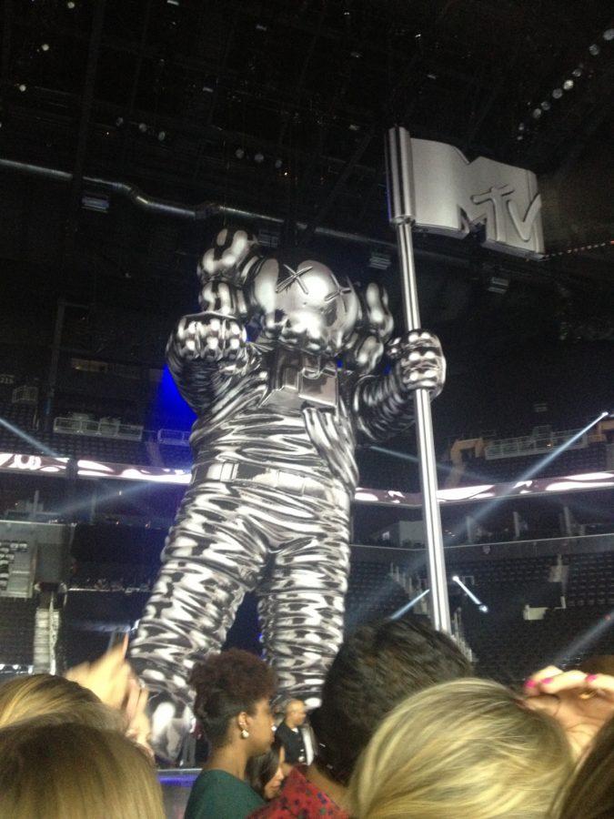 The+larger-than-life+moonman+that+adorned+the+2013+VMA+stage.+Photo+by+Shannon+McMahon