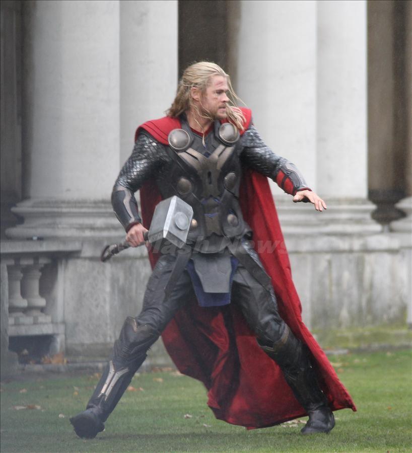 Chris+Hemsworth+continues+filming+scenes+for+Thor+2+London%2C+UK