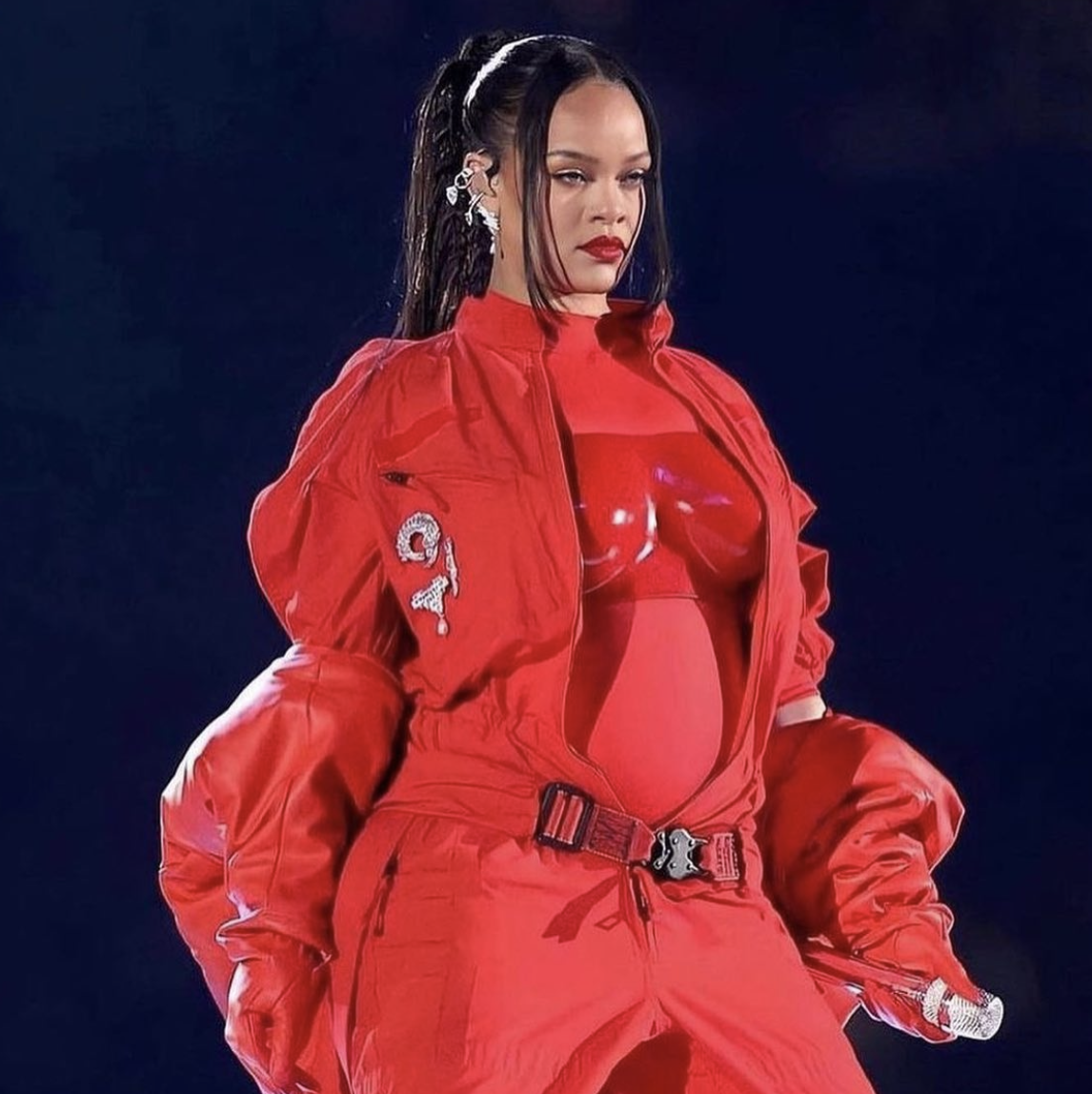 Pregnant Rihanna Touches Up With Fenty Beauty Compact During Super Bowl  Halftime Performance